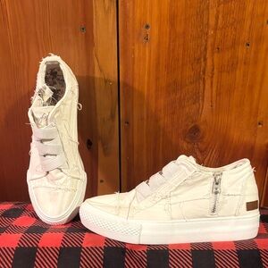 Cream/off white Blowfish Sneakers with Zipper